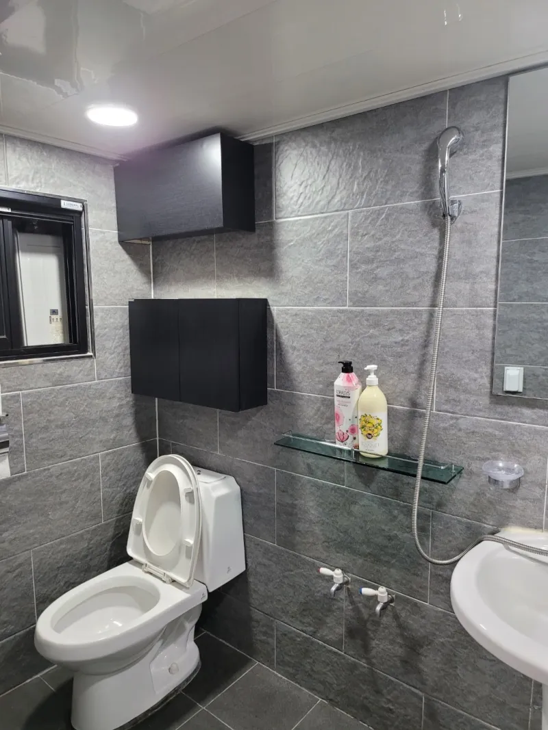 [Seodaemun, Seoul] 5-minute walk from Hongdae Yeonnam Hongik University Station, Gyeongui Line Forest Trail 8