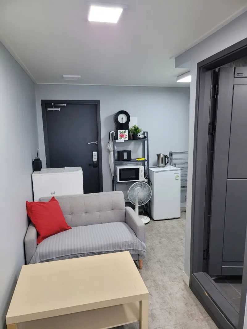 [Seodaemun, Seoul] 5-minute walk from Hongdae Yeonnam Hongik University Station, Gyeongui Line Forest Trail 3