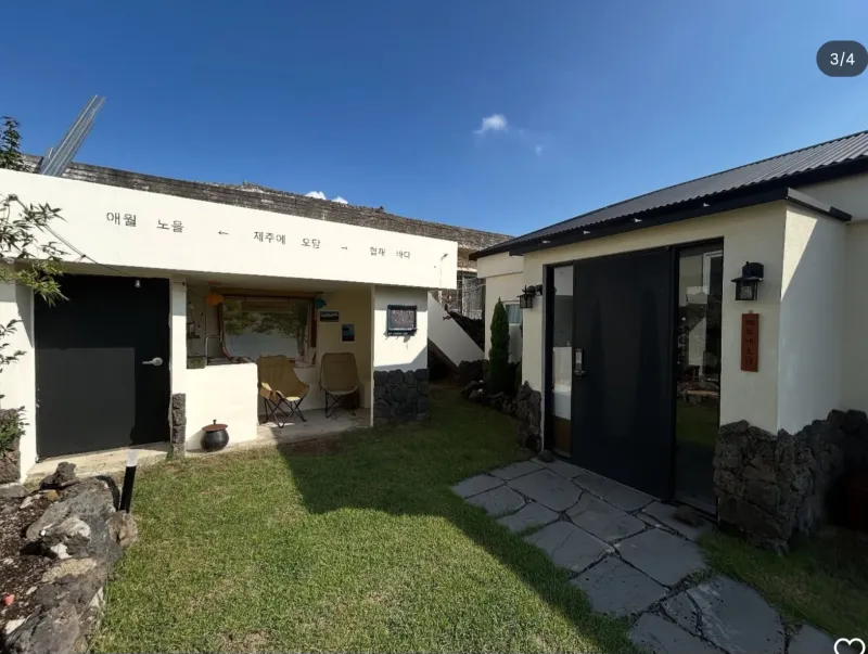[Hallim, Jeju] A pretty remodeled old house with a stone wall and a yard. 16