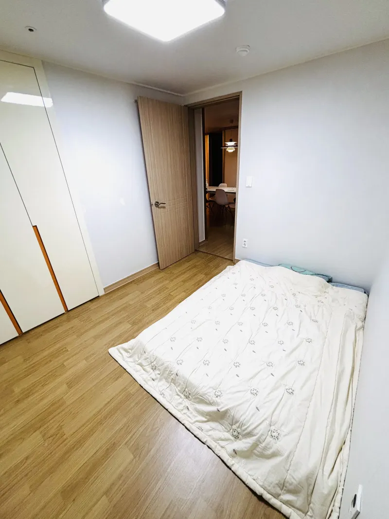 [Gunsan] Large complex semi-new 3-room apartment 8