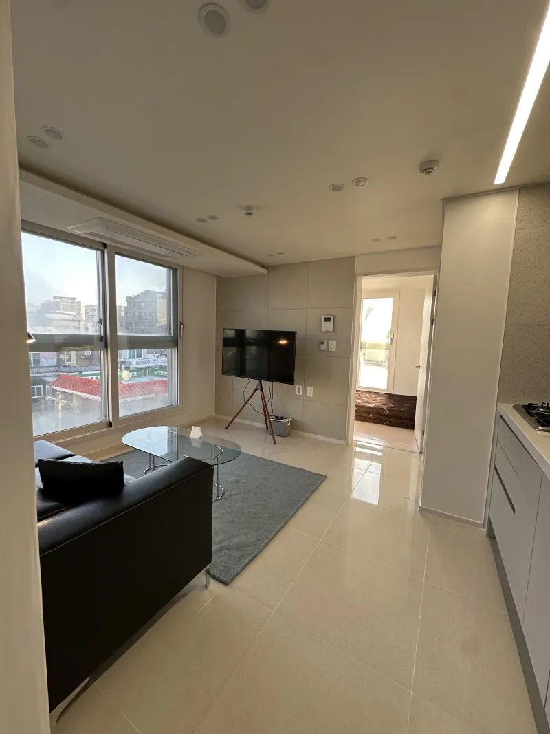 [Suwon] Suwon Maegyo Station 3-room modern room 12