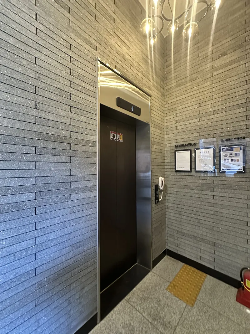 [Suwon] Suwon Maegyo Station 3-room modern room 15