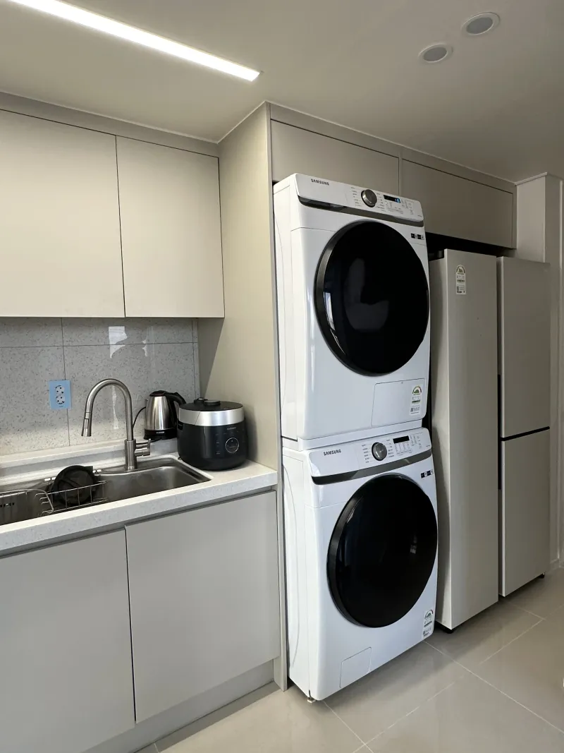 [Suwon] Suwon Maegyo Station 3-room modern room 16