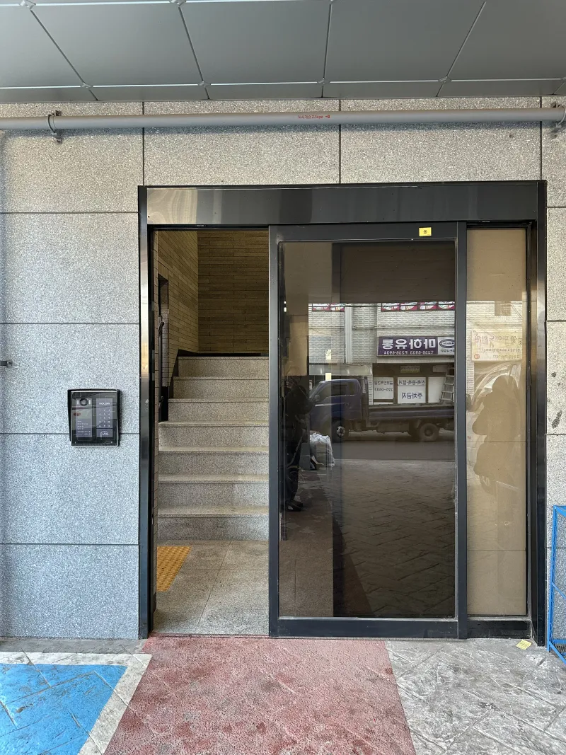 [Suwon] Suwon Maegyo Station 3-room modern room 14