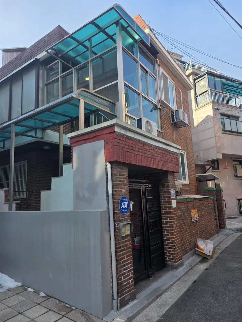 [Gwanak, Seoul] Sillim/Near Gangnam, Hongdae, and Myeongdong. Sillim Station on Line 2. 47