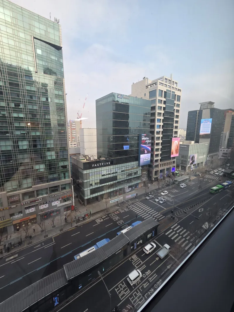 [서울 마포] 홍대역/오피스텔/지하철연결/시티뷰/침대2(4인가능) 26