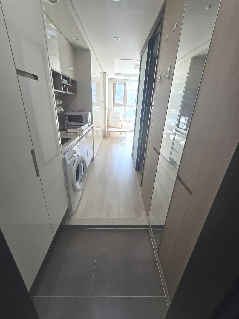 [Gwanak, Seoul] A south-facing, open-view, built-in pool option near Seoul National University Station 5