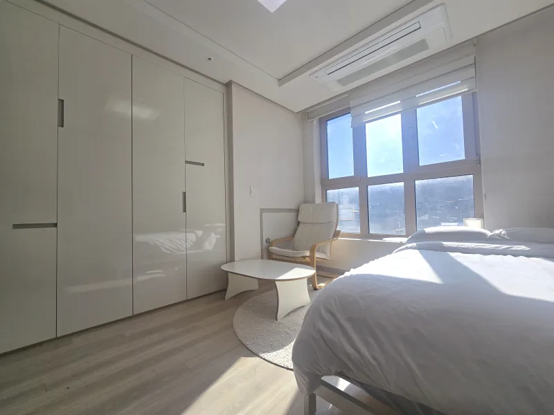 [Gwanak, Seoul] A south-facing, open-view, built-in pool option near Seoul National University Station 3