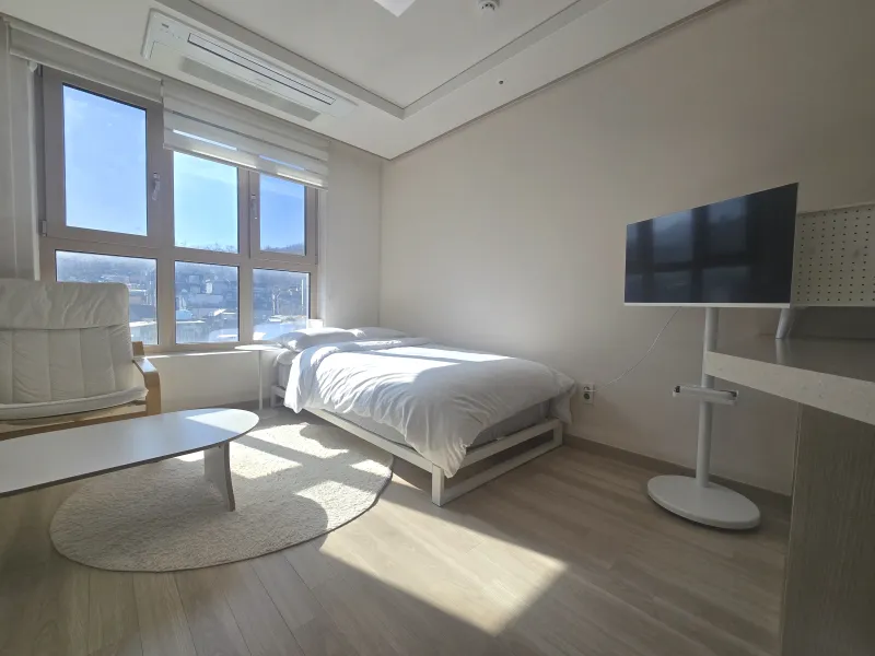 [Gwanak, Seoul] A south-facing, open-view, built-in pool option near Seoul National University Station 2