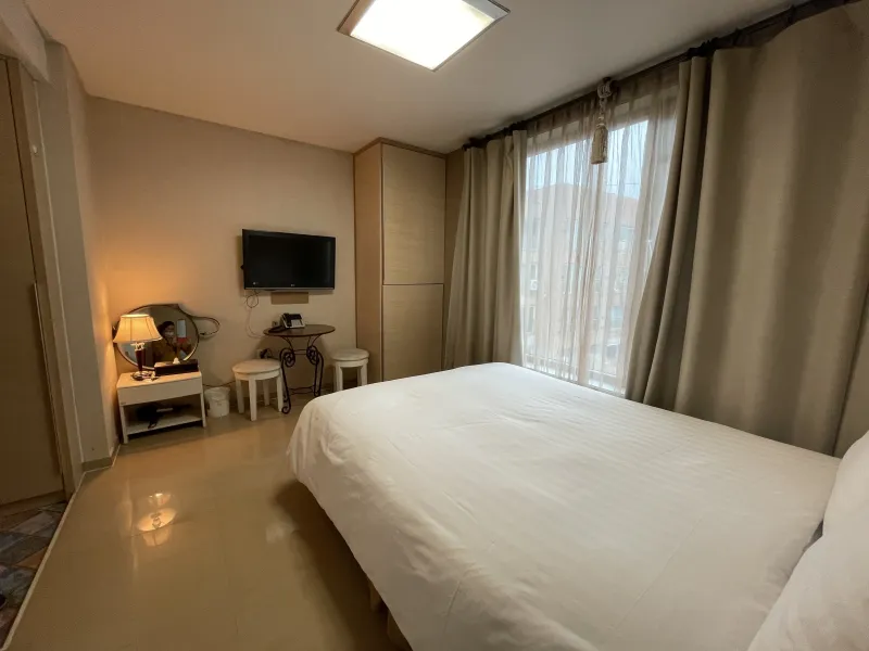 [Yongsan, Seoul] A clean and quiet fully furnished studio apartment, 1 minute from Itaewon Daiso. 2