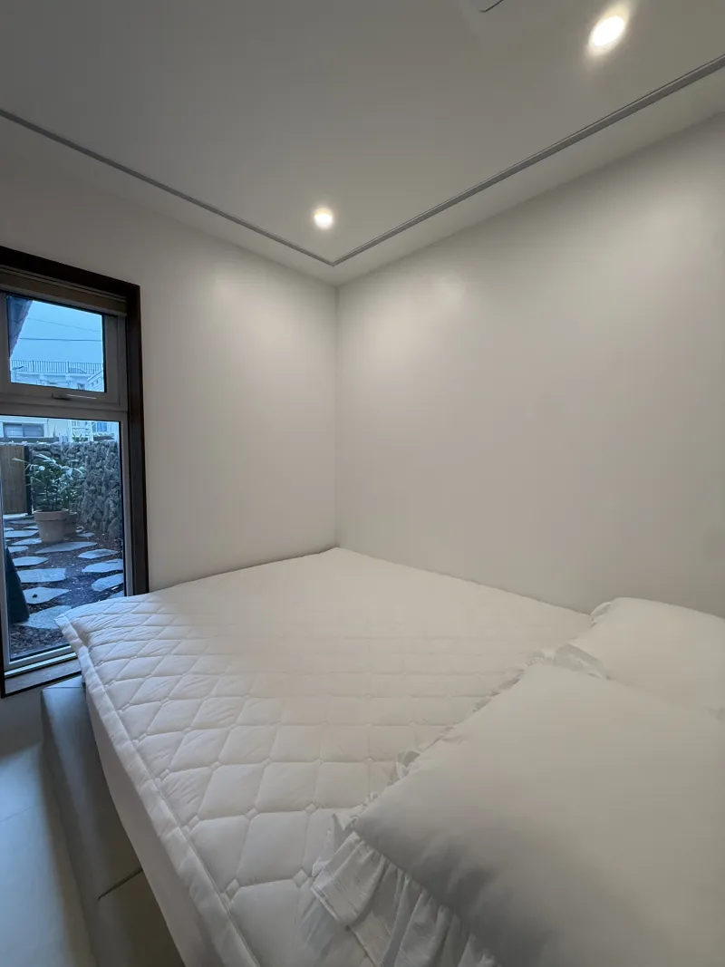 [Seogwi-dong, Seogwipo] Detached house with a volcanic scoria yard near downtown Lee Jung-seop Street 2