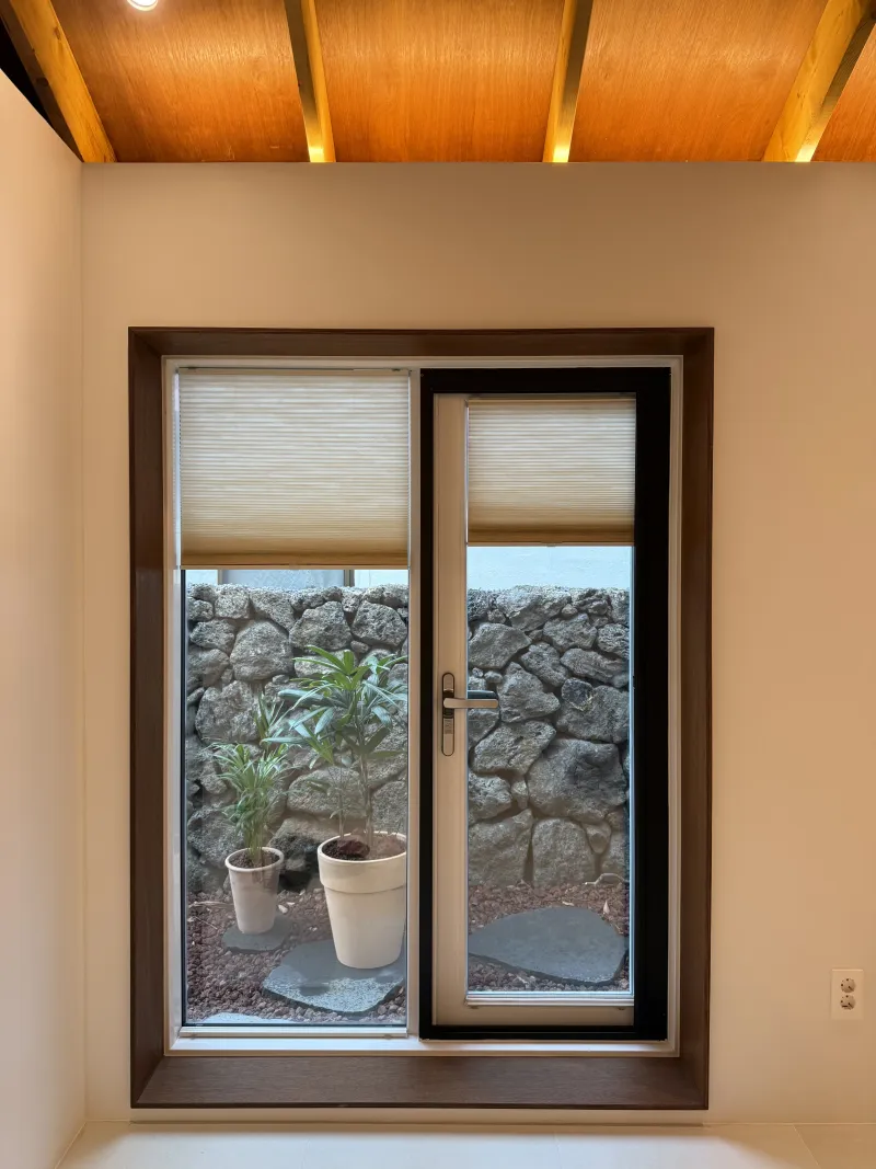[Seogwi-dong, Seogwipo] Detached house with a volcanic scoria yard near downtown Lee Jung-seop Street 22