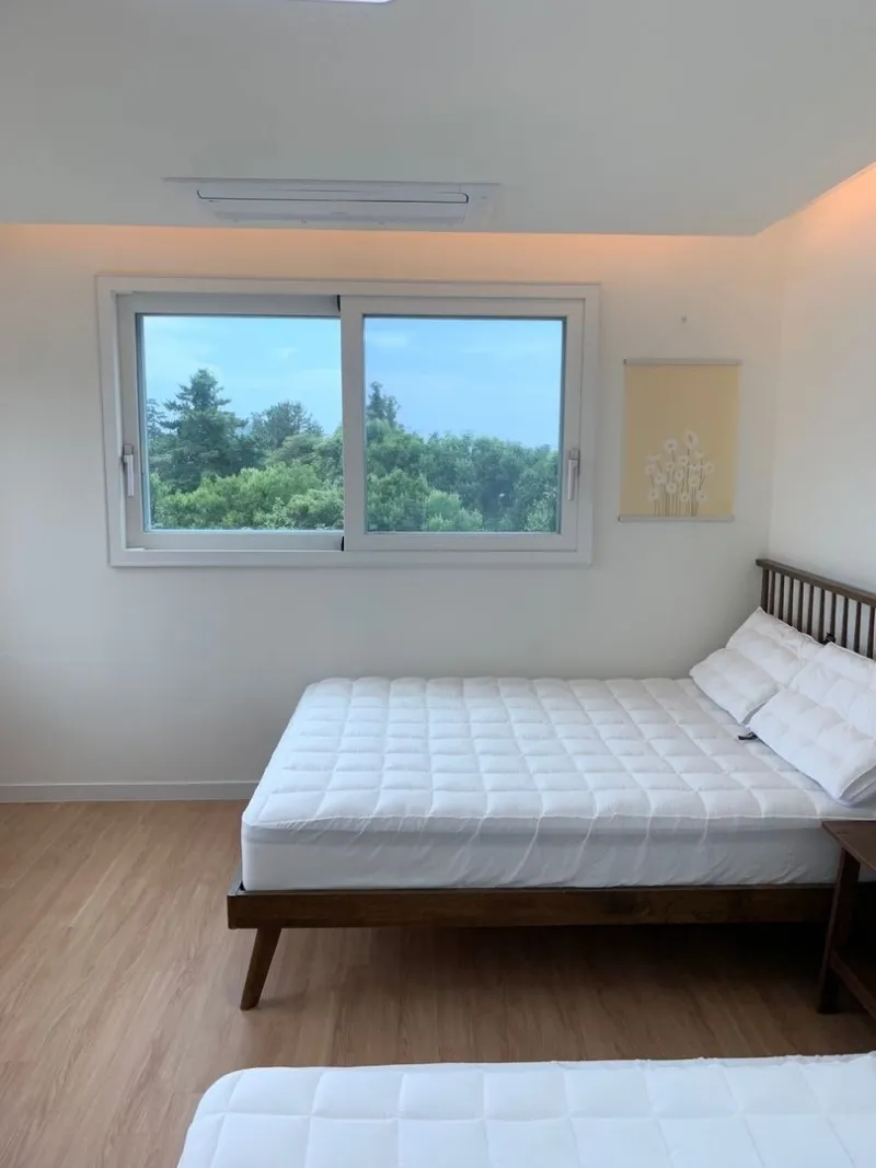 [Hangyeong, Jeju][West Jeju] Large Family/Kids-Friendly 2-Story Private Healing House with 3 Queen Beds 4