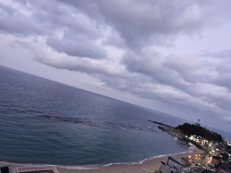 [Sokcho] ☆1-minute cut: Overwhelming panoramic ocean view☆Bedside sunrise☆Romantic pocha street food☆ 52
