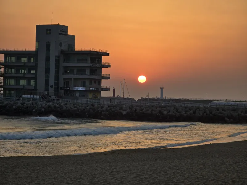 [Gangneung] 5-minute walk from Songjeong Beach, Anmok Beach, clean new building 20