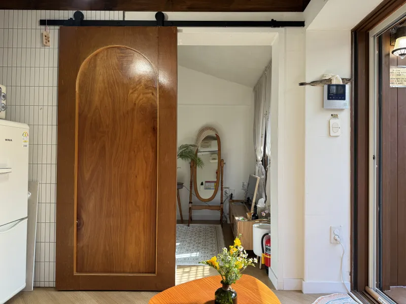 [Jongno, Seoul] A small, detached Hanok with a cypress bathtub 16