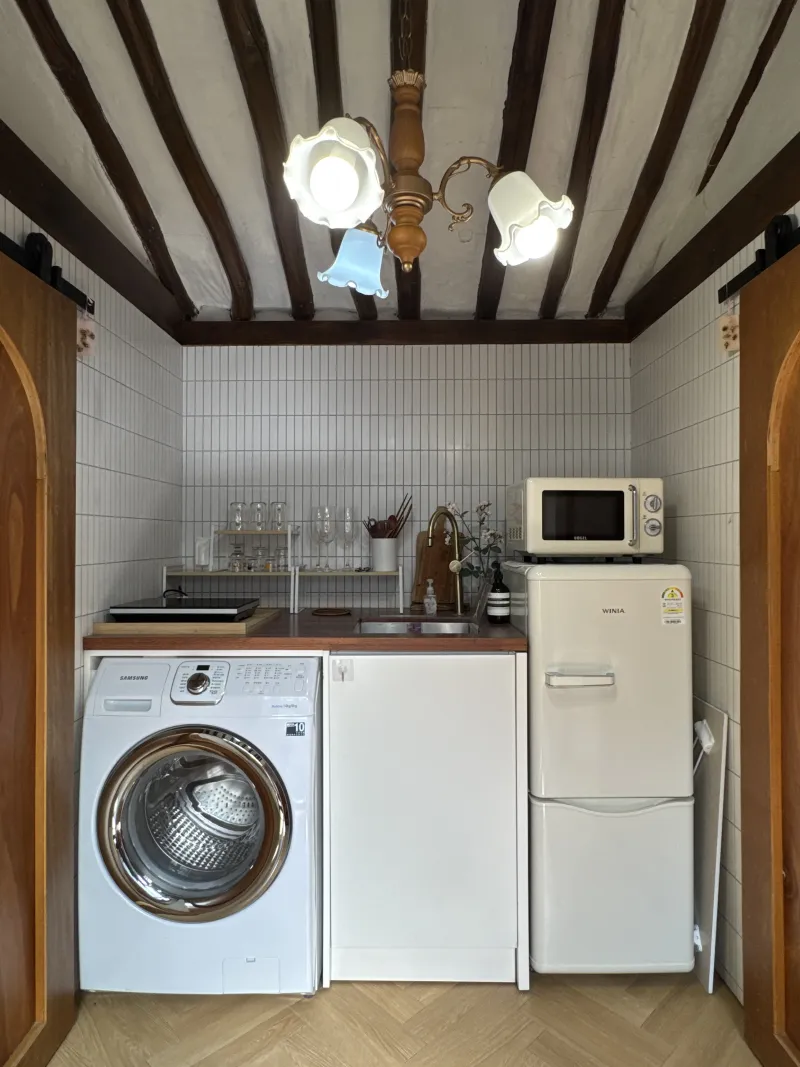 [Jongno, Seoul] A small, detached Hanok with a cypress bathtub 13