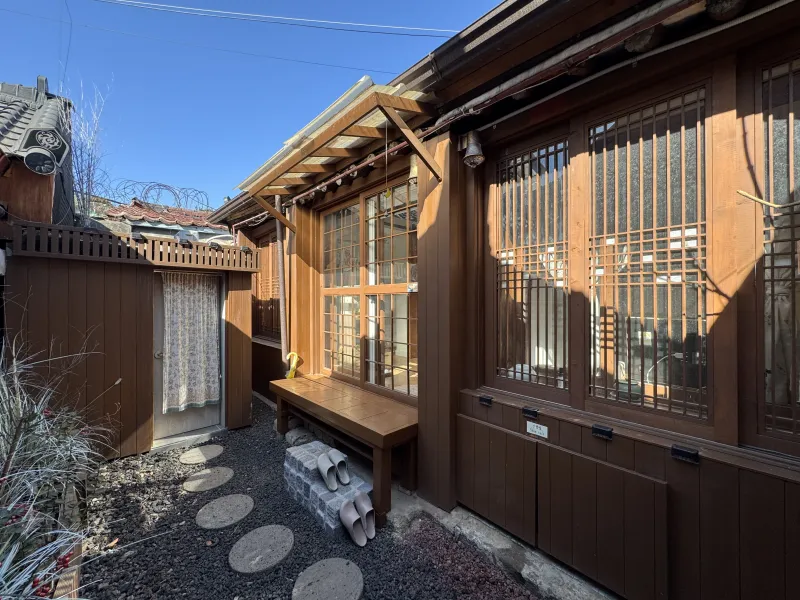 [Jongno, Seoul] A small, detached Hanok with a cypress bathtub 22