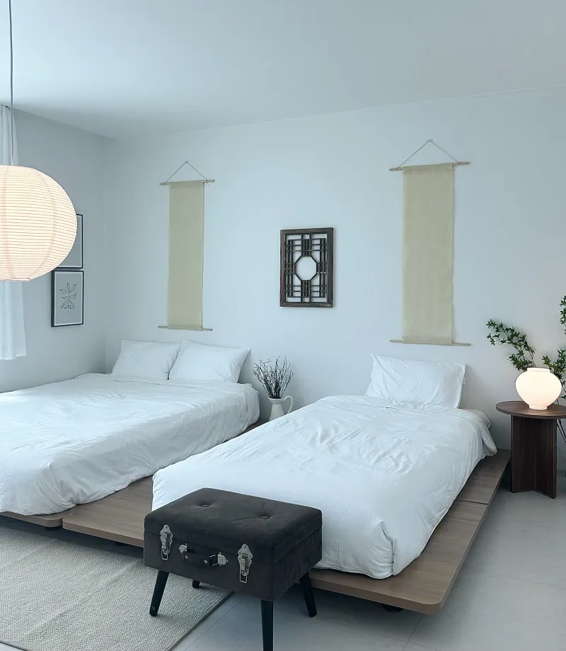 [Cheonan] 3 Bedrooms, 4 Beds, Pet-Friendly* 1-minute walk to downtown. Multiple parking spaces available* 2