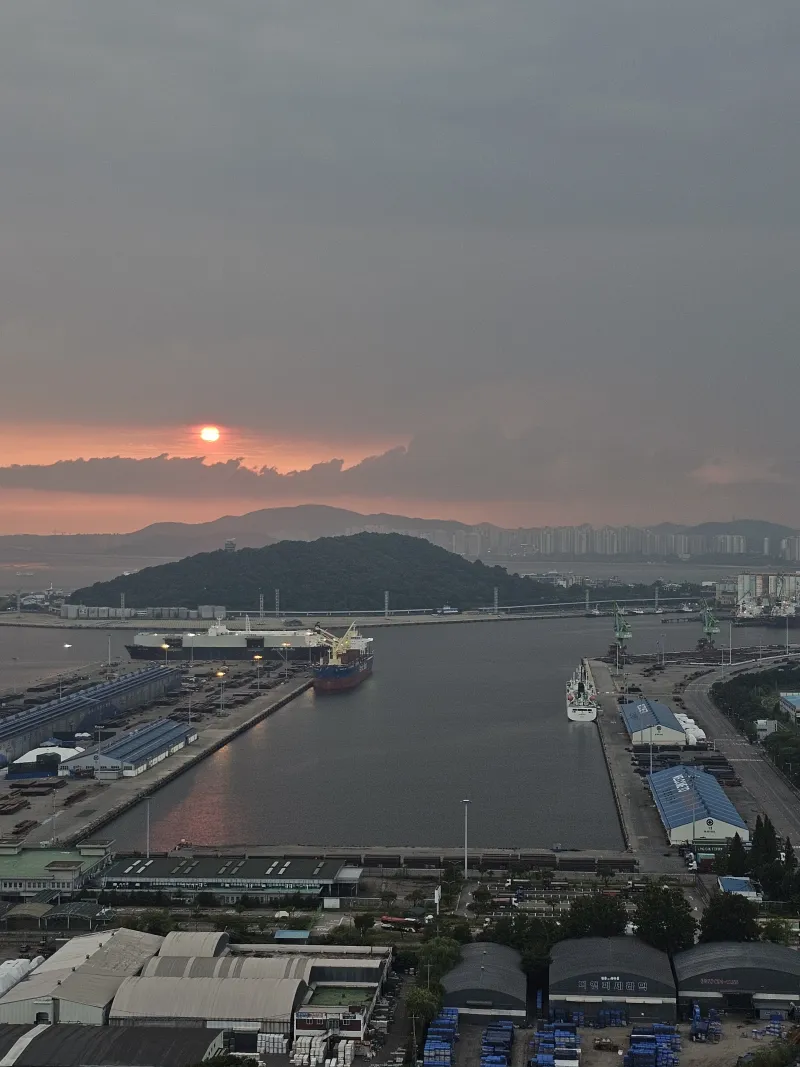 [Jemulpo, Incheon] Chinatown/36th floor ocean view corner room 49