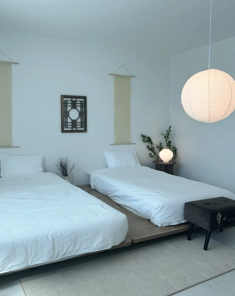 [Cheonan] 3 Bedrooms, 4 Beds, Pet-Friendly* 1-minute walk to downtown. Multiple parking spaces available* 3