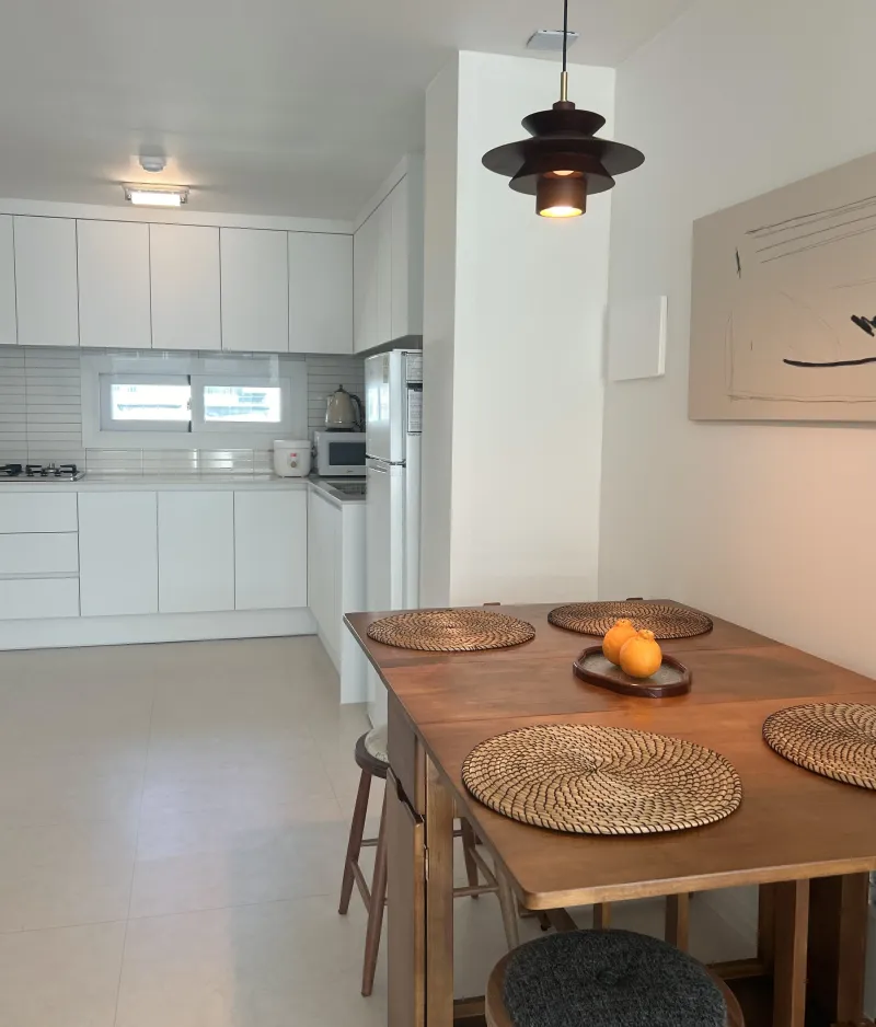 [Cheonan] 3 Bedrooms, 4 Beds, Pet-Friendly* 1-minute walk to downtown. Multiple parking spaces available* 14