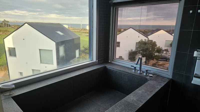 [Gujwa, Jeju] A detached house with a beautiful view of the sea, stone walls, and fields, 30 seconds from the entrance to the complex. 109