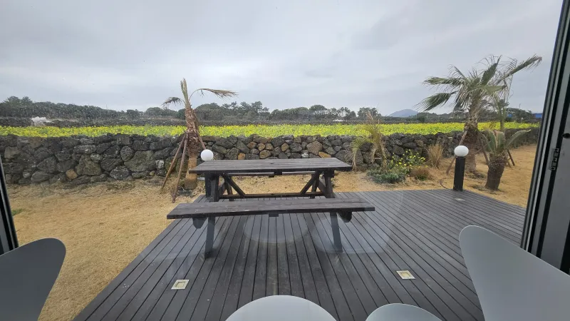 [Gujwa, Jeju] A detached house with a beautiful view of the sea, stone walls, and fields, 30 seconds from the entrance to the complex. 102