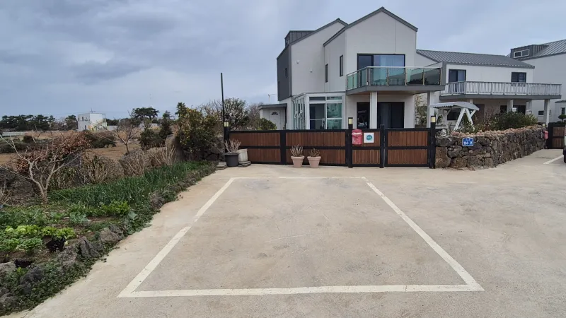 [Hangyeong, Jeju] A three-story detached house with a view of Chagwido Island and windmills. 48