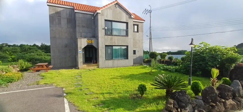 [Gujwa, Jeju] Use of the entire 1st and 2nd floors of the country house 55