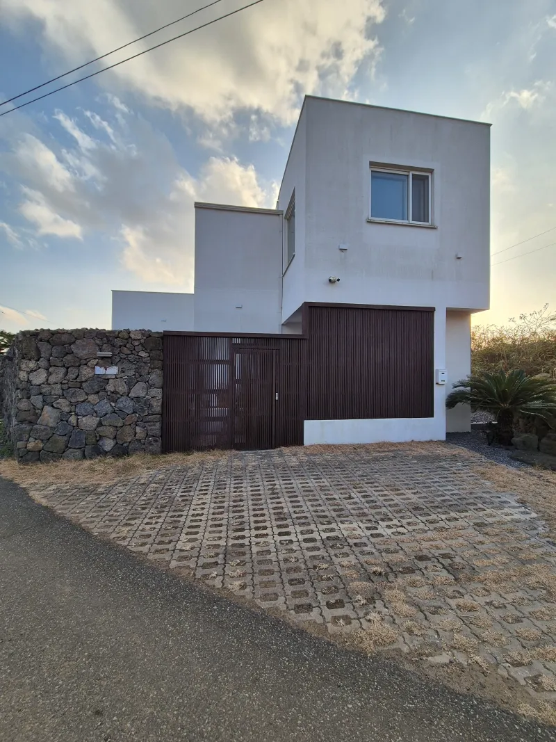 [Hangyeong, Jeju] Two-room family accommodation with a windmill ocean view #Indoor heated pool #Sunset 23