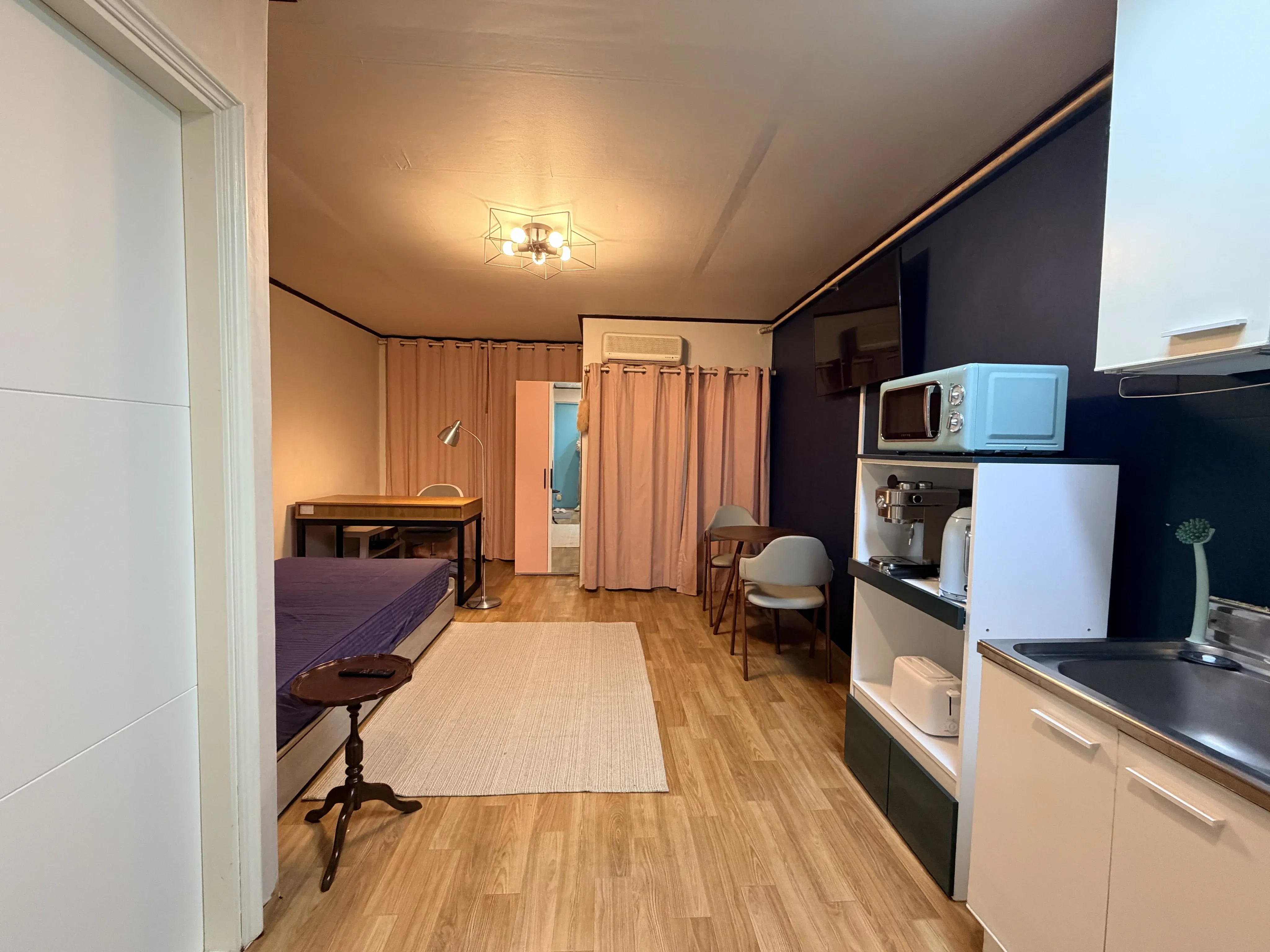 Studio in Seo-gu, Daejeon — 33m², sleeps 2, 1 bath