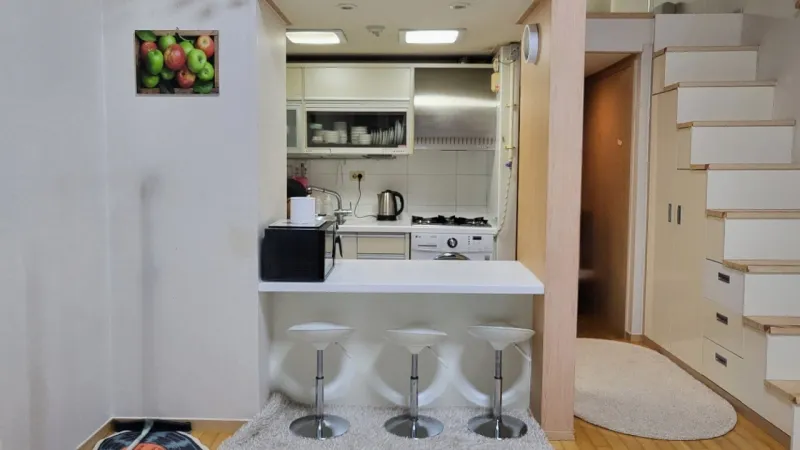 [Seongnam] A two-story healing house with a forest view, 3 minutes from Bundang Seohyeon Station. 24