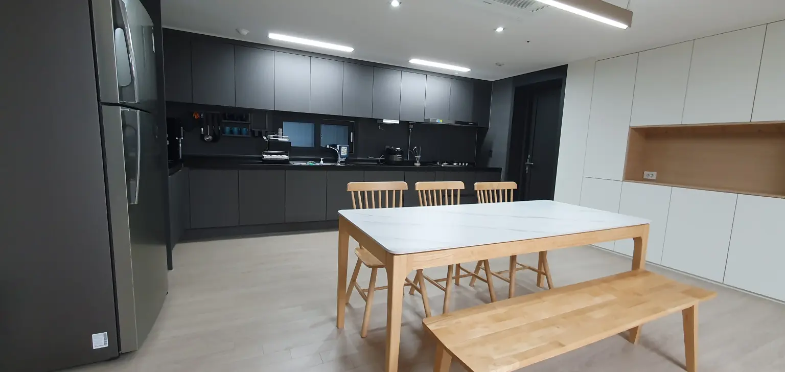 Dongtan Station Newly built apartment within walking distance, 42 pyeong, 4 rooms, 2 bathrooms - main image