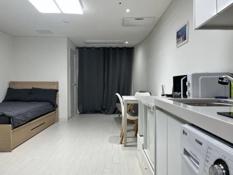 [Jongno, Seoul] 5-minute walk from Hyehwa Station / Premium Studio Room 206 7