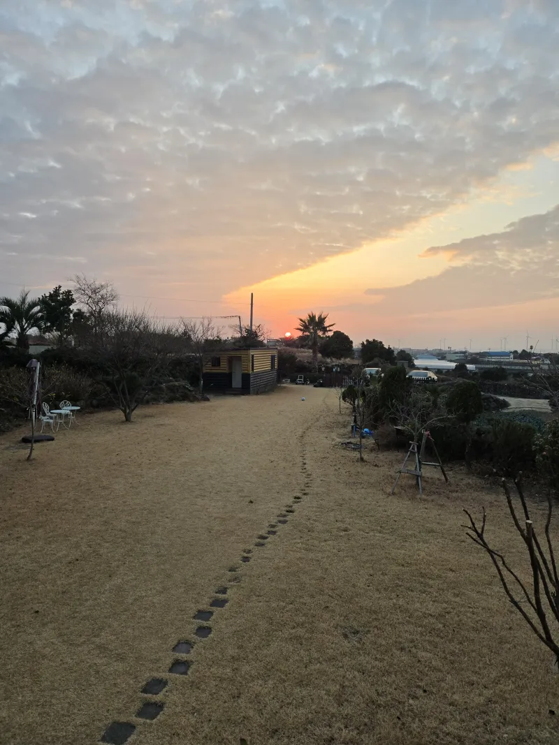 [Aewol, Jeju] Independent accommodation with a large garden and swimming pool overlooking the Gwakji Sea 27
