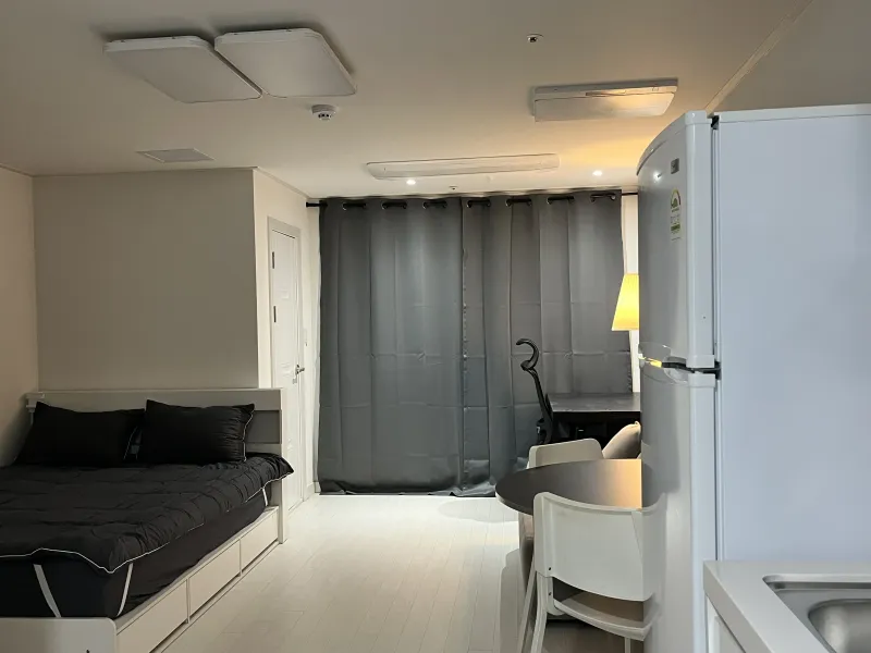 [Jongno, Seoul] 5-minute walk from Hyehwa Station / Premium Studio Room 304 2