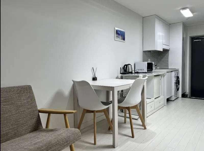[Jongno, Seoul] 5-minute walk from Hyehwa Station / Premium Studio Room 206 6
