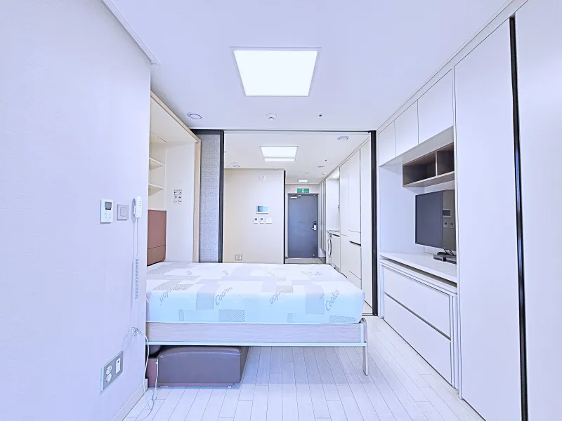 [부산 중구] 부산항대교가 보이는 오션뷰 아늑한 방 #애견동반 가능 2