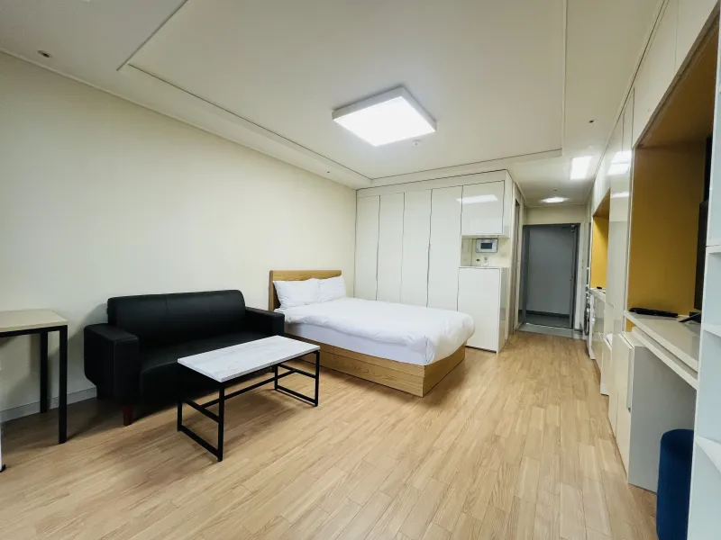 [Yongsan, Seoul] Studio apartment near Seoul Station with good storage space 4