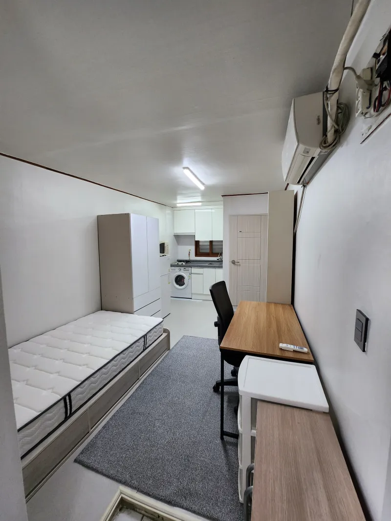 [Dongjak, Seoul] Fully furnished studio apartment, 1-minute walk from Chung-Ang University main gate 2