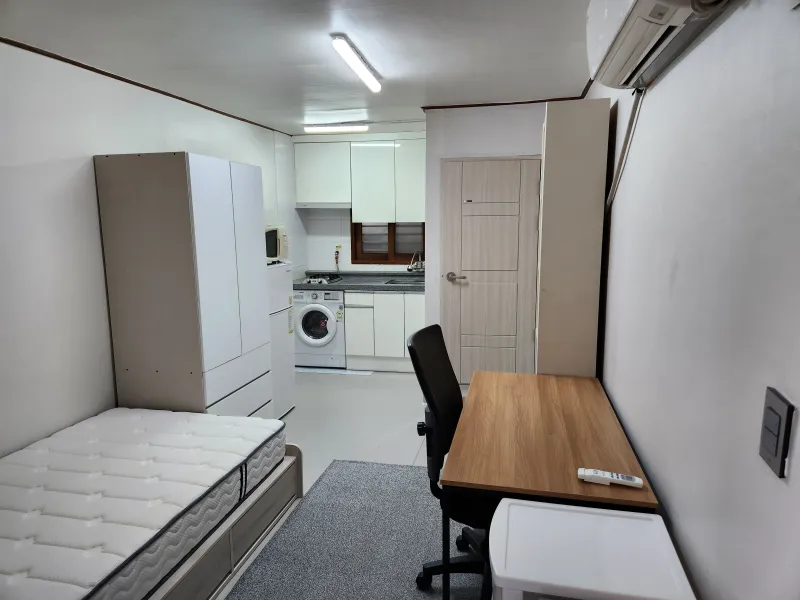 [Dongjak, Seoul] Fully furnished studio apartment, 1-minute walk from Chung-Ang University main gate 5