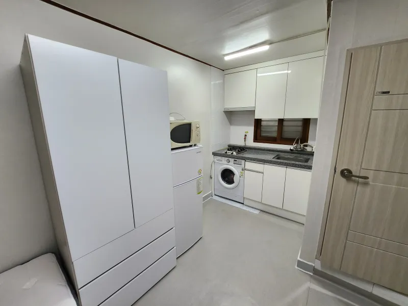 [Dongjak, Seoul] Fully furnished studio apartment, 1-minute walk from Chung-Ang University main gate 4