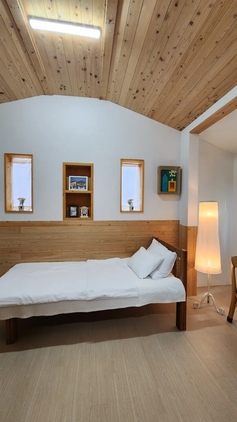 [Aewol, Jeju] Mont Blanc / Private 2nd-floor two-room unit filled with the scent of wood #PetFriendly 3