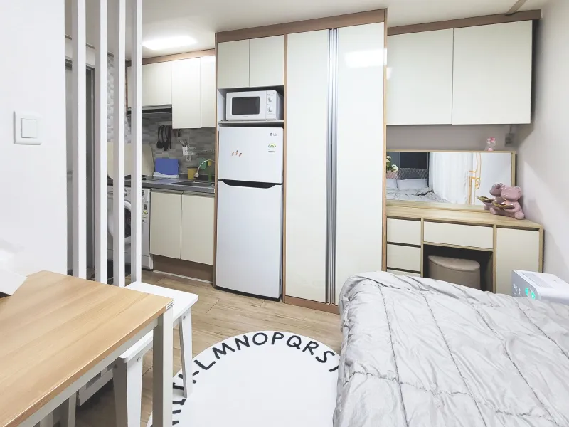 [Gwanak, Seoul] Bright basement apartment near Seoul National University Station 10