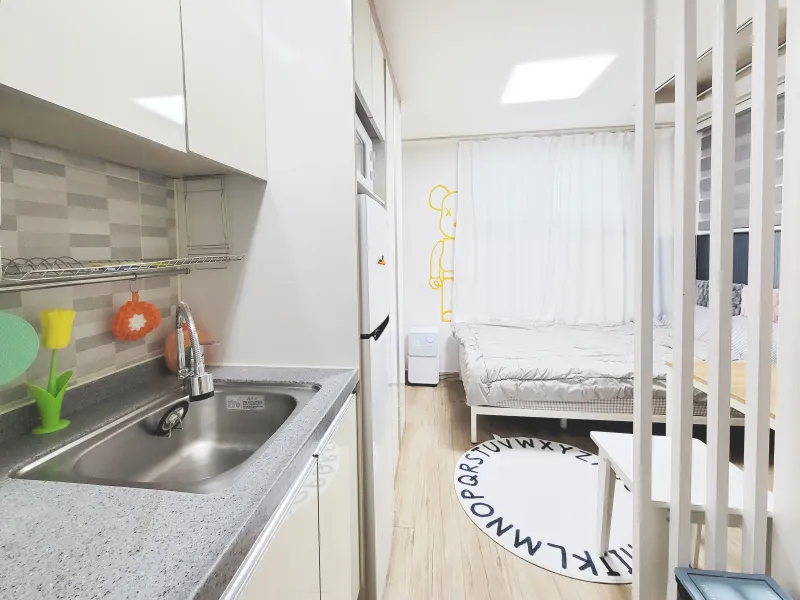 [Gwanak, Seoul] Bright basement apartment near Seoul National University Station 9
