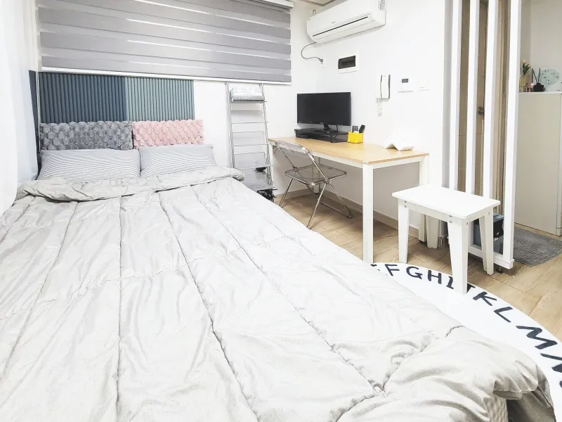 [Gwanak, Seoul] Bright basement apartment near Seoul National University Station 8