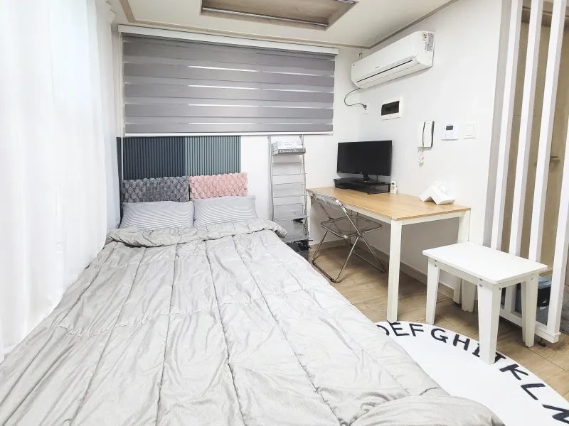 [Gwanak, Seoul] Bright basement apartment near Seoul National University Station 3