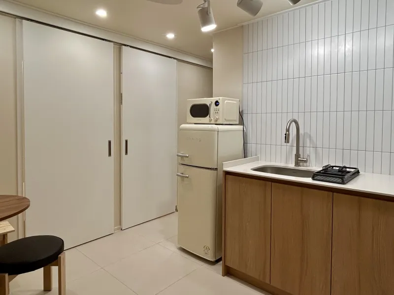[Mapo, Seoul] 1 minute from Hongik Univ. Station. Semi-basement #SuperiorLocation #Remodeled #TwoRoom 8