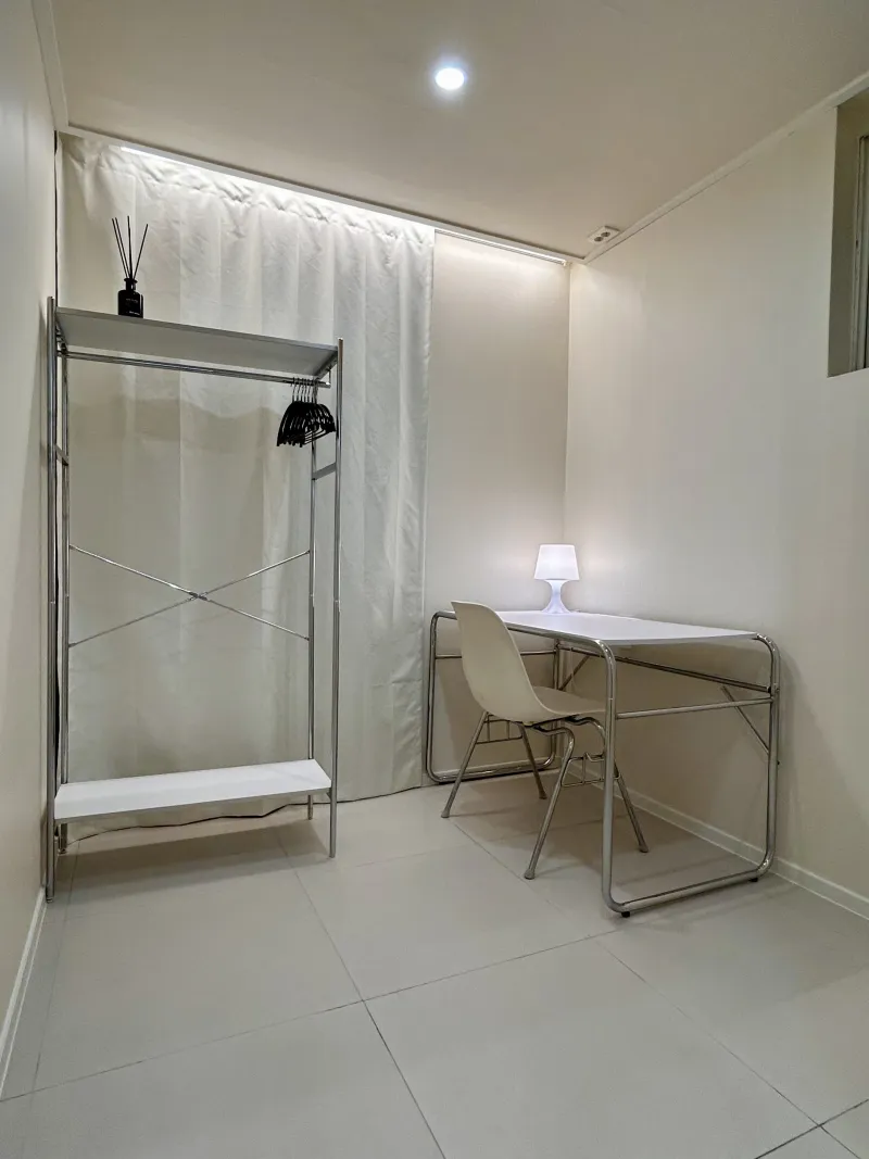 [Mapo, Seoul] 1 minute from Hongik Univ. Station. Semi-basement #SuperiorLocation #Remodeled #TwoRoom 3